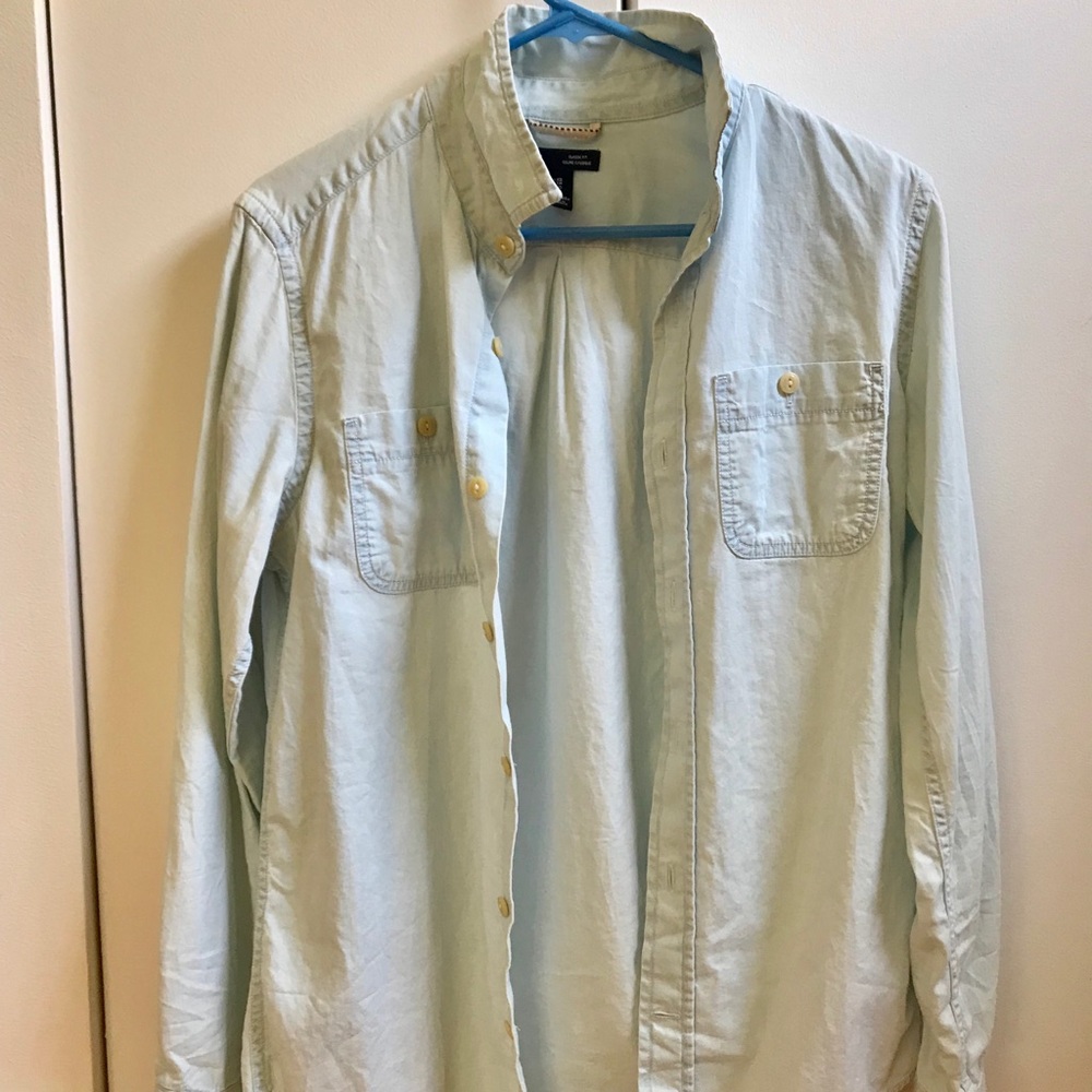 GAP men’s blue/faded denim button down